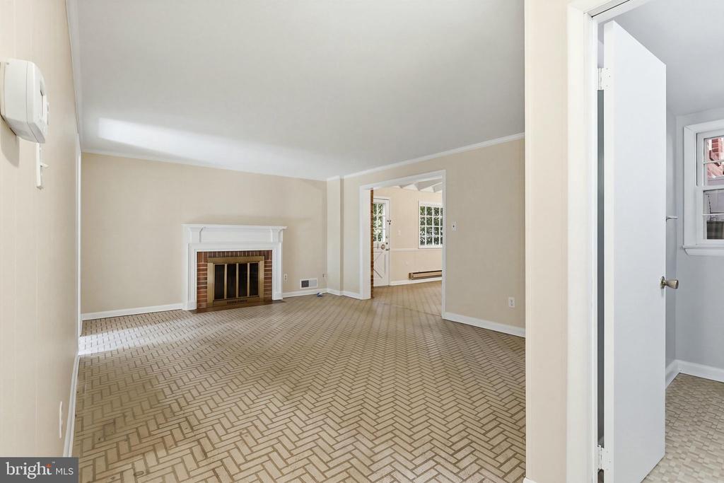 5823 OGDEN COURT