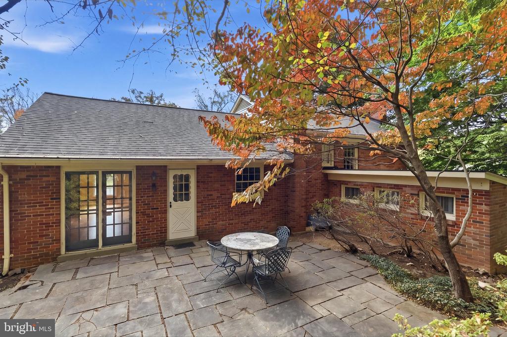 5823 OGDEN COURT