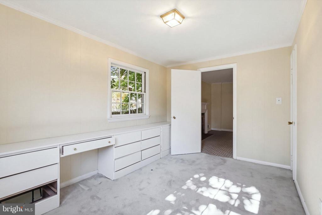 5823 OGDEN COURT