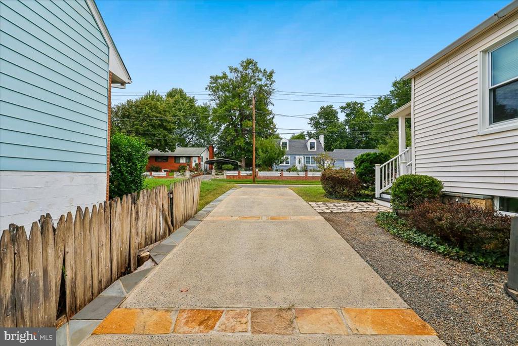 427 MCARTHUR DRIVE