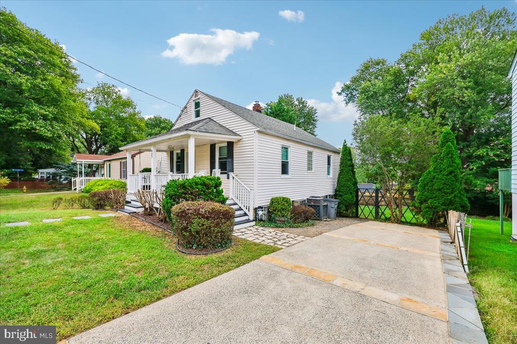 427 MCARTHUR DRIVE