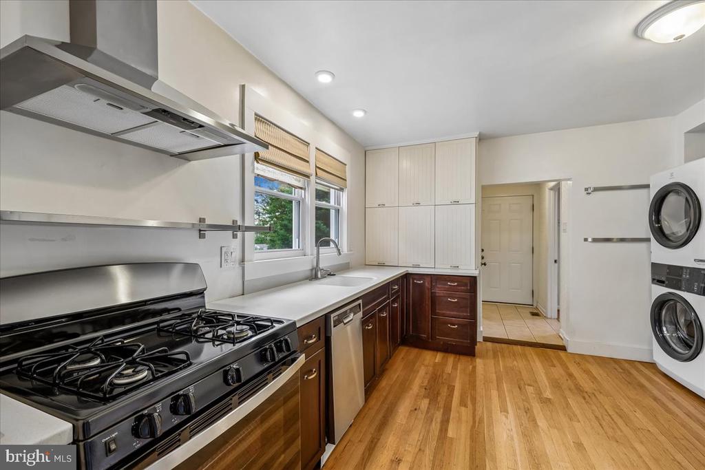 427 MCARTHUR DRIVE