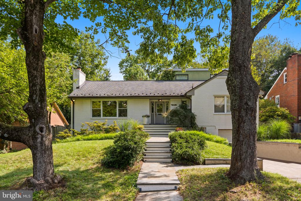 5609 BELMONT AVENUE