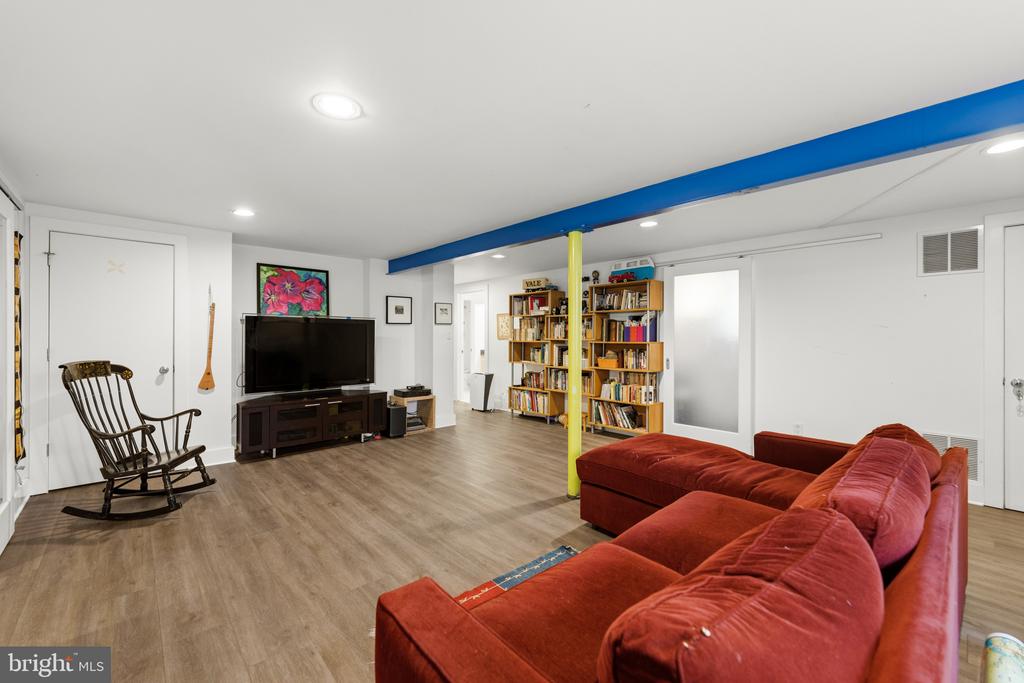 5609 BELMONT AVENUE