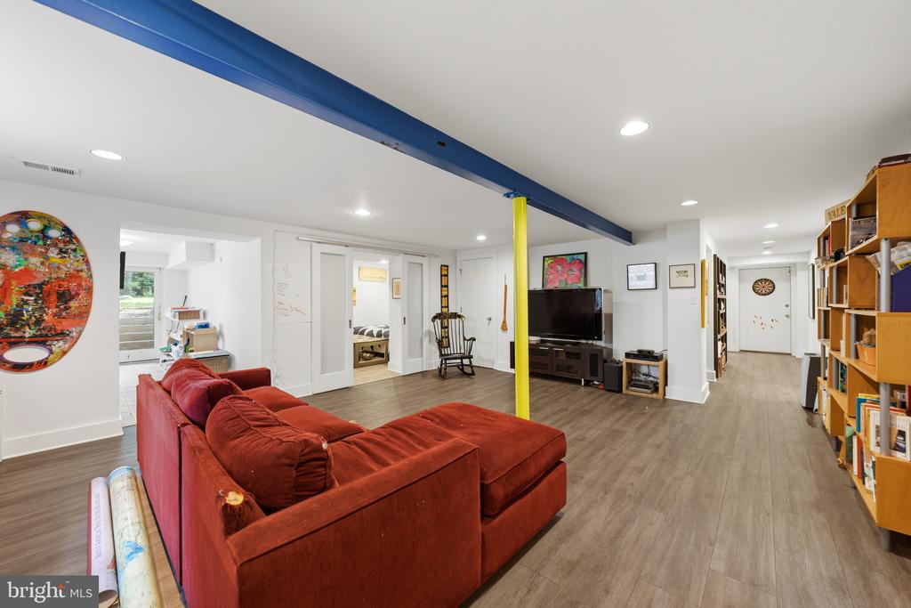 5609 BELMONT AVENUE