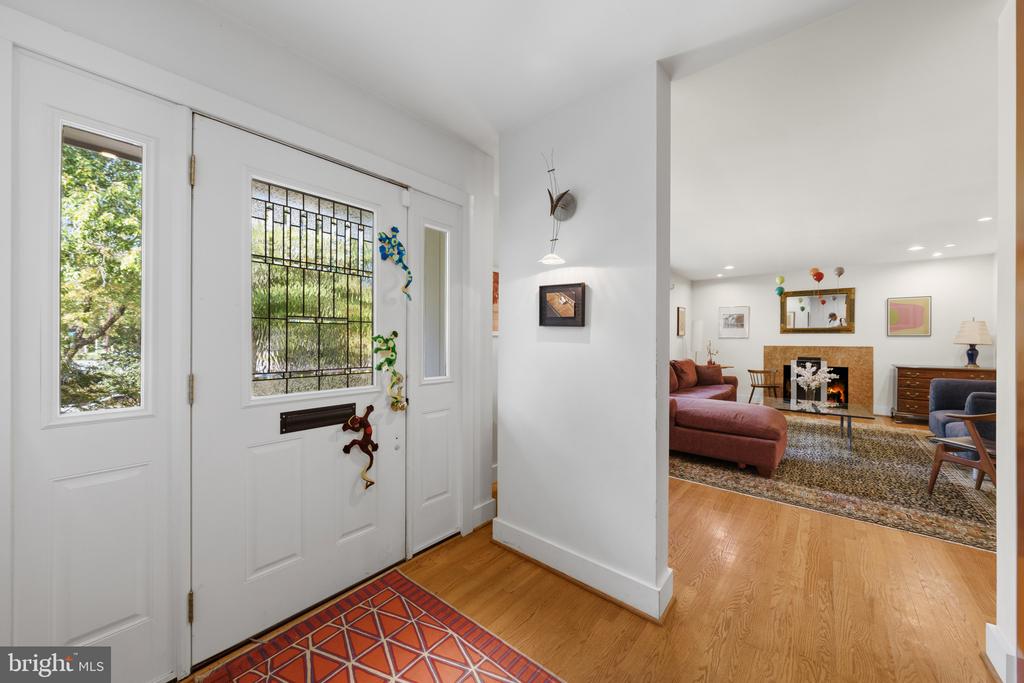 5609 BELMONT AVENUE