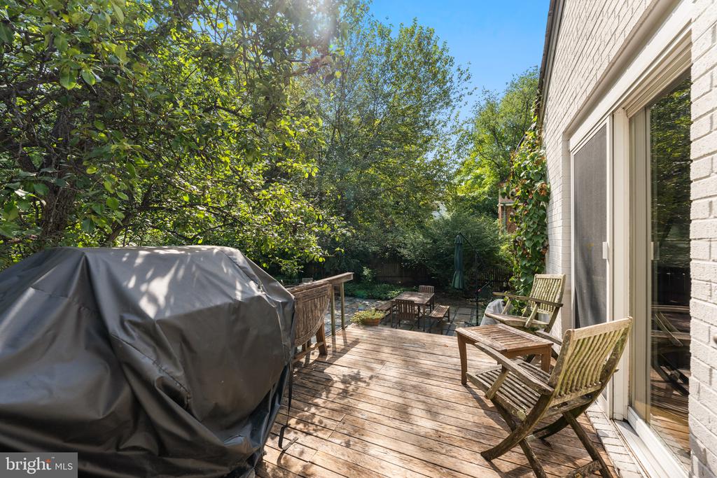5609 BELMONT AVENUE