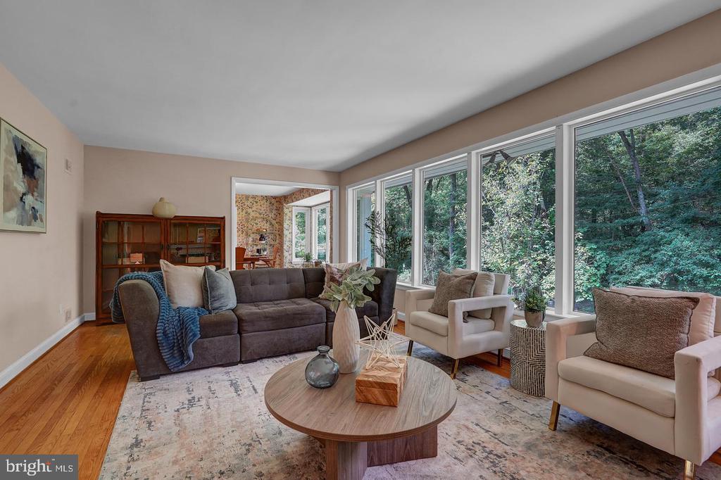 9233 FARNSWORTH DRIVE