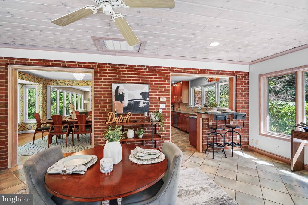 9233 FARNSWORTH DRIVE