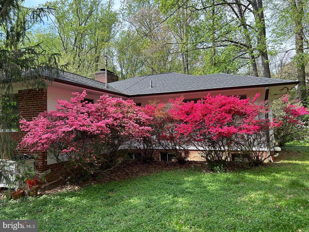 9233 FARNSWORTH DRIVE