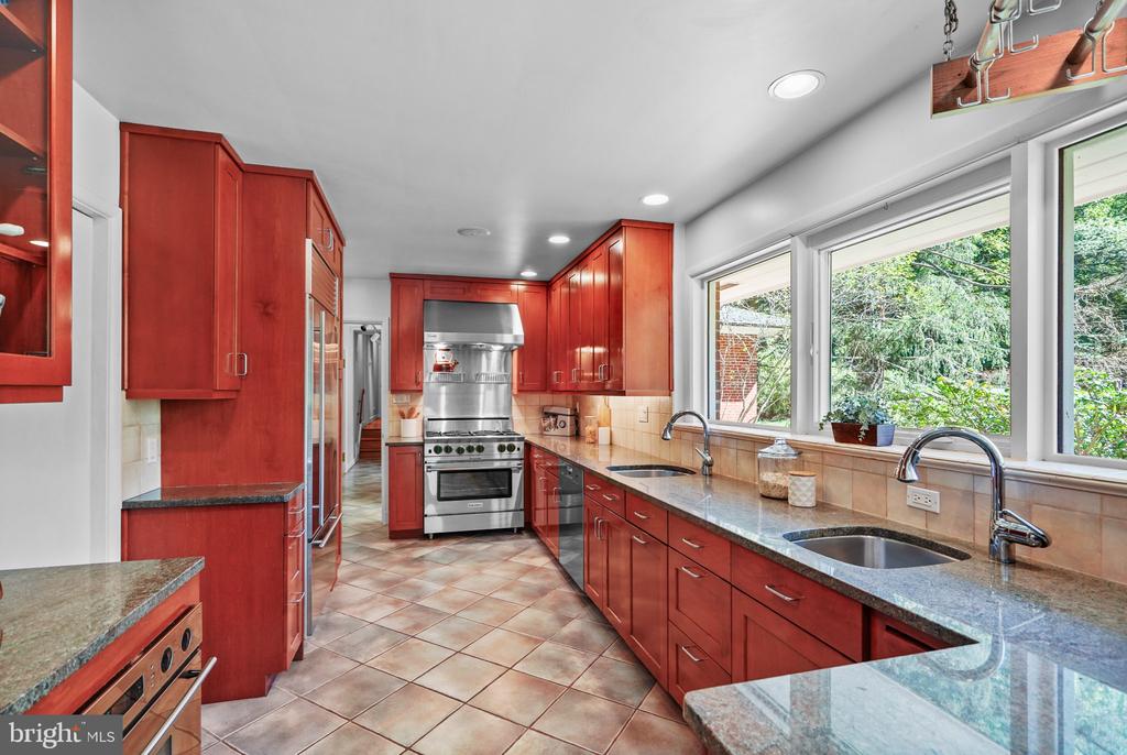9233 FARNSWORTH DRIVE