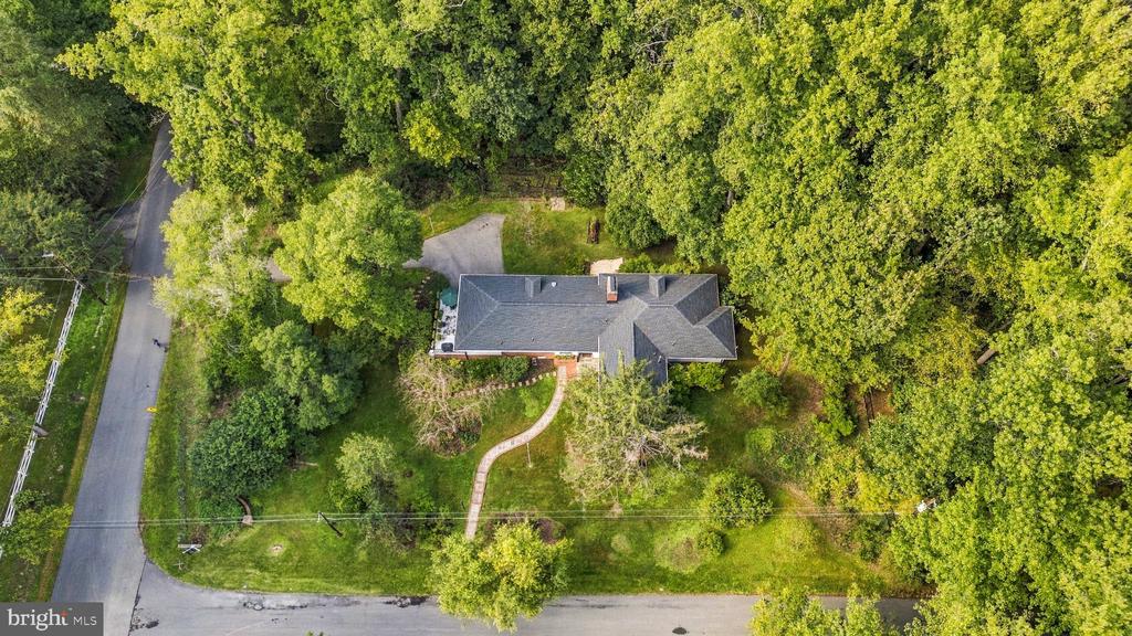 9233 FARNSWORTH DRIVE