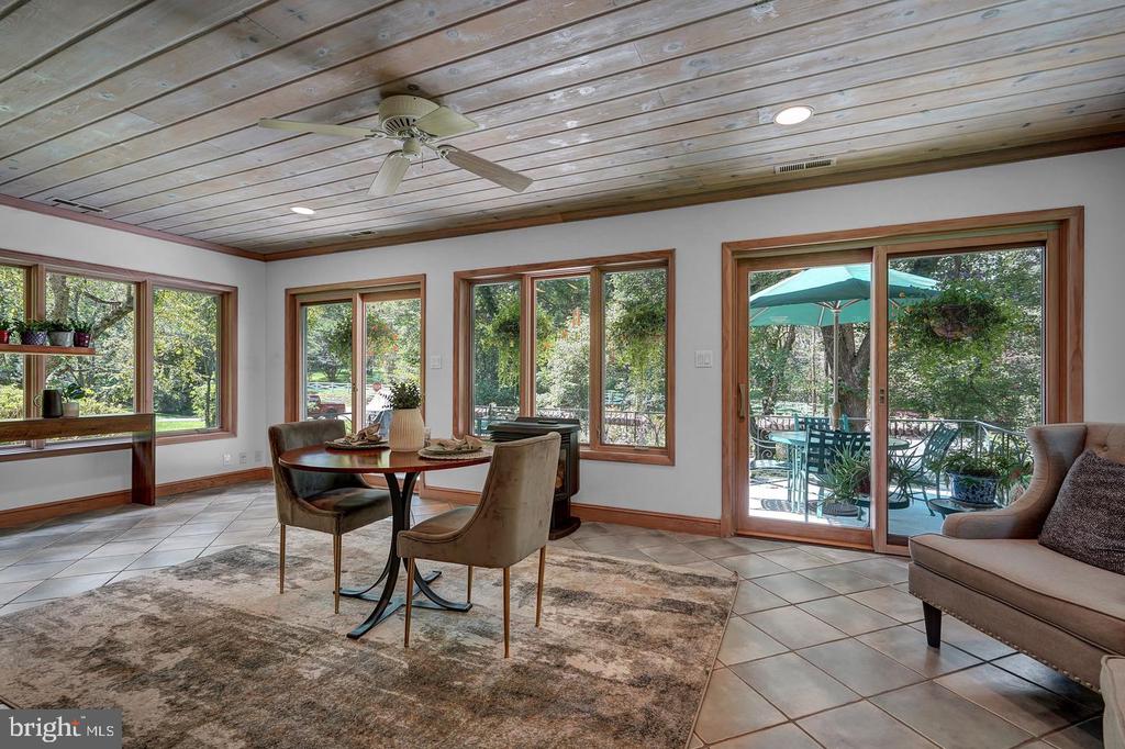 9233 FARNSWORTH DRIVE