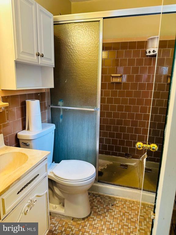 12 ARTHUR DRIVE W