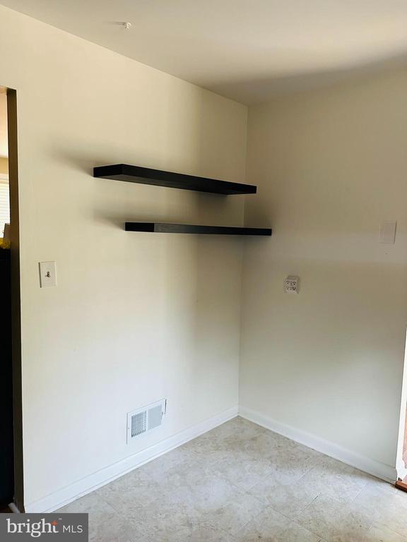 12 ARTHUR DRIVE W