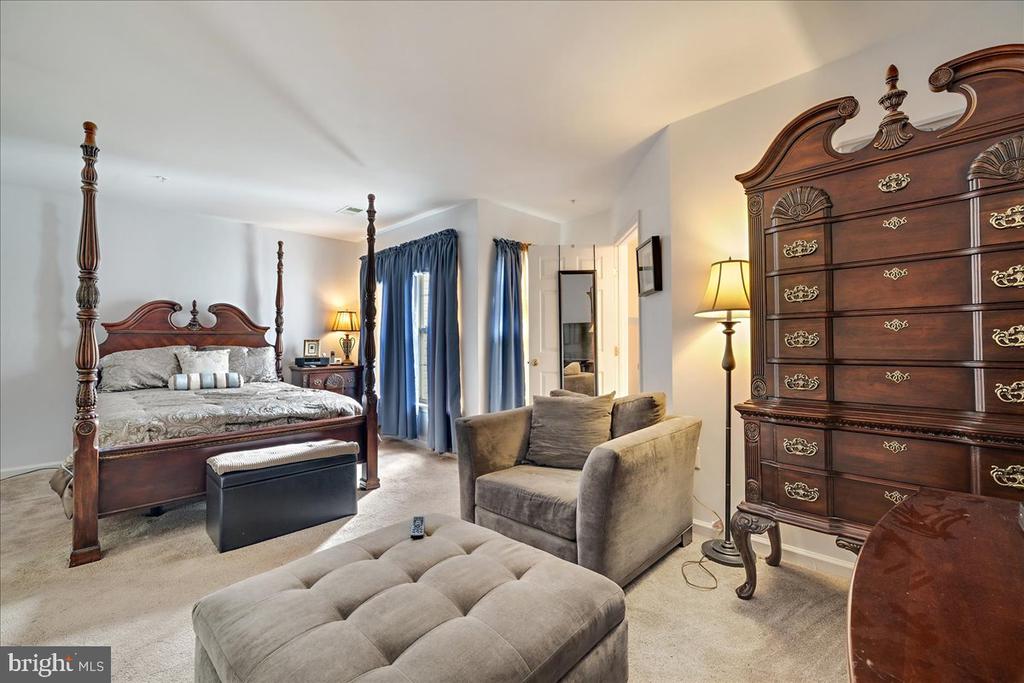 7416 SERENADE CIRCLE