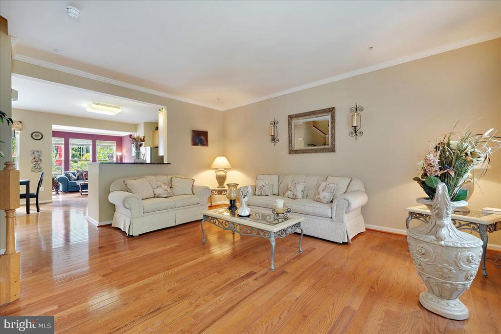 7416 SERENADE CIRCLE