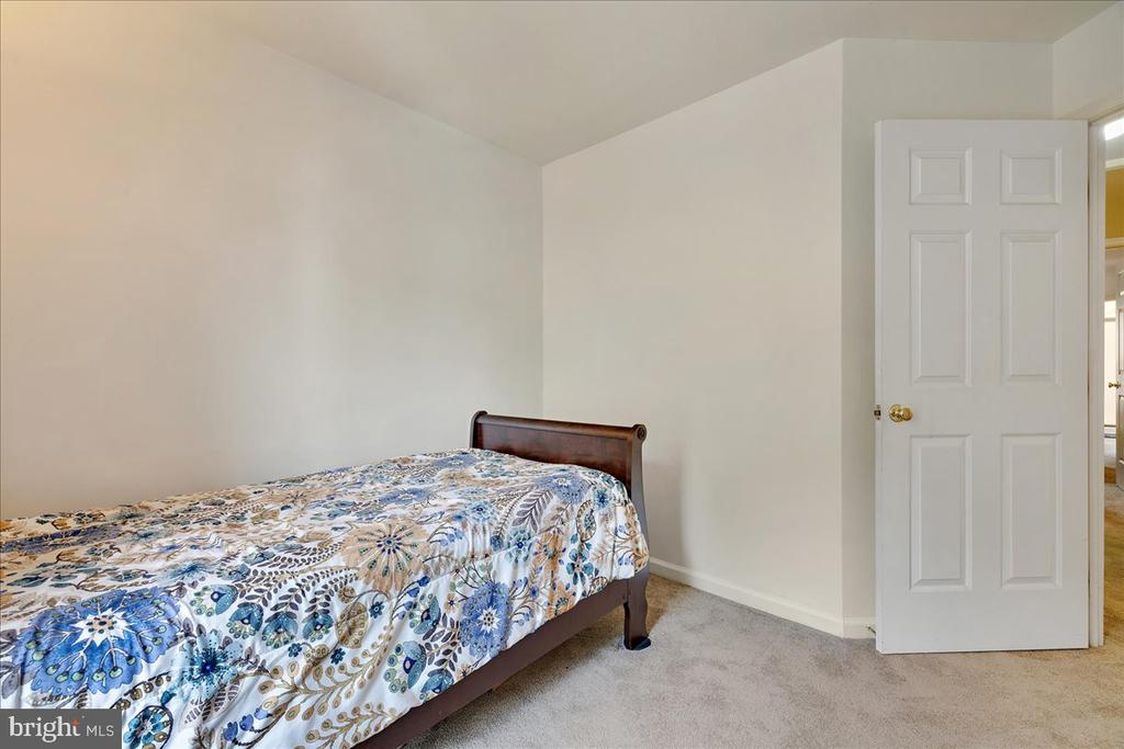 7416 SERENADE CIRCLE