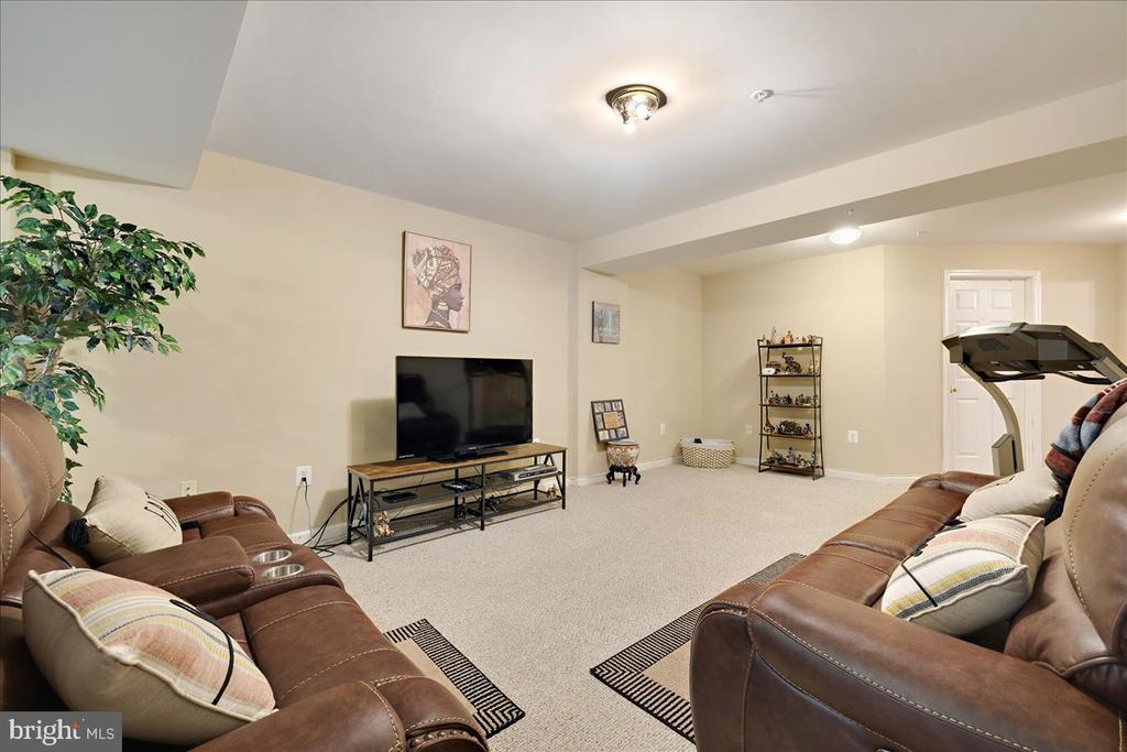 7416 SERENADE CIRCLE