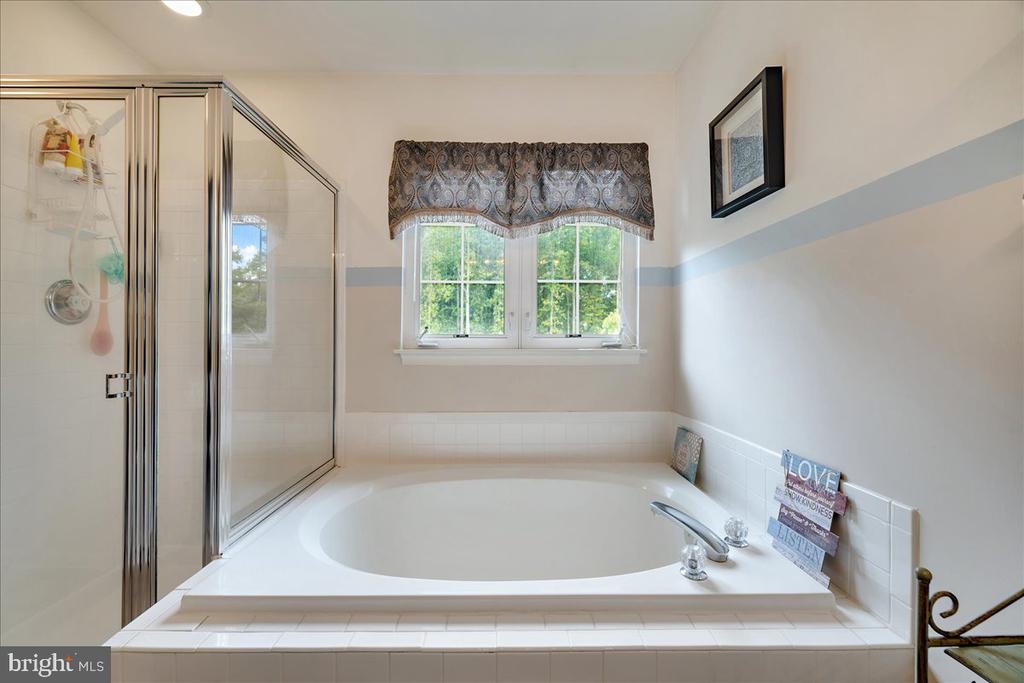 7416 SERENADE CIRCLE