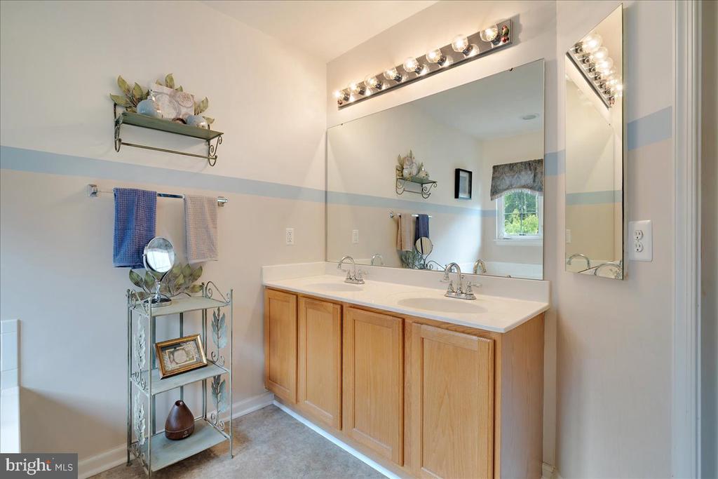 7416 SERENADE CIRCLE