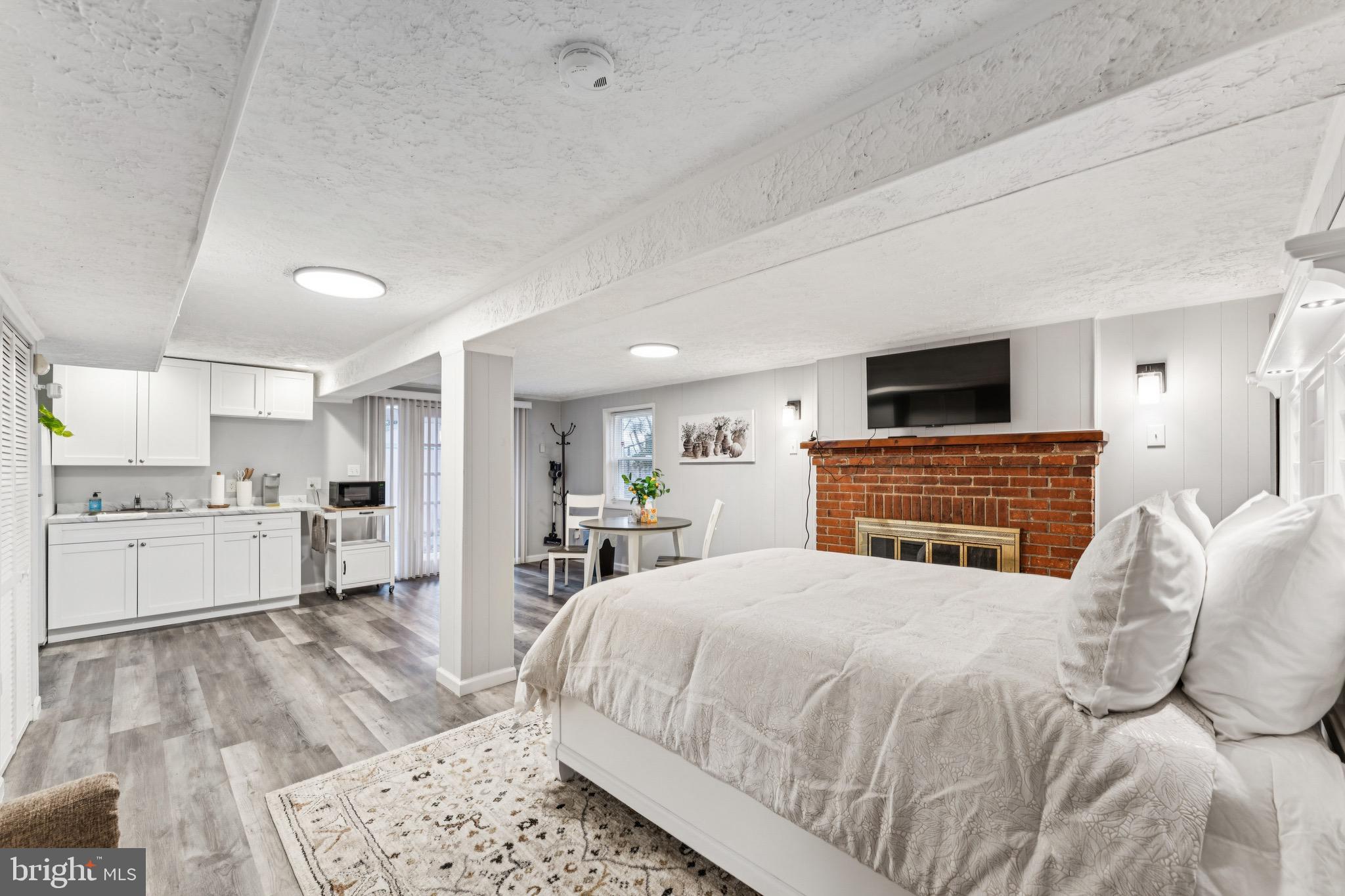 3409 SOUTHERN AVENUE