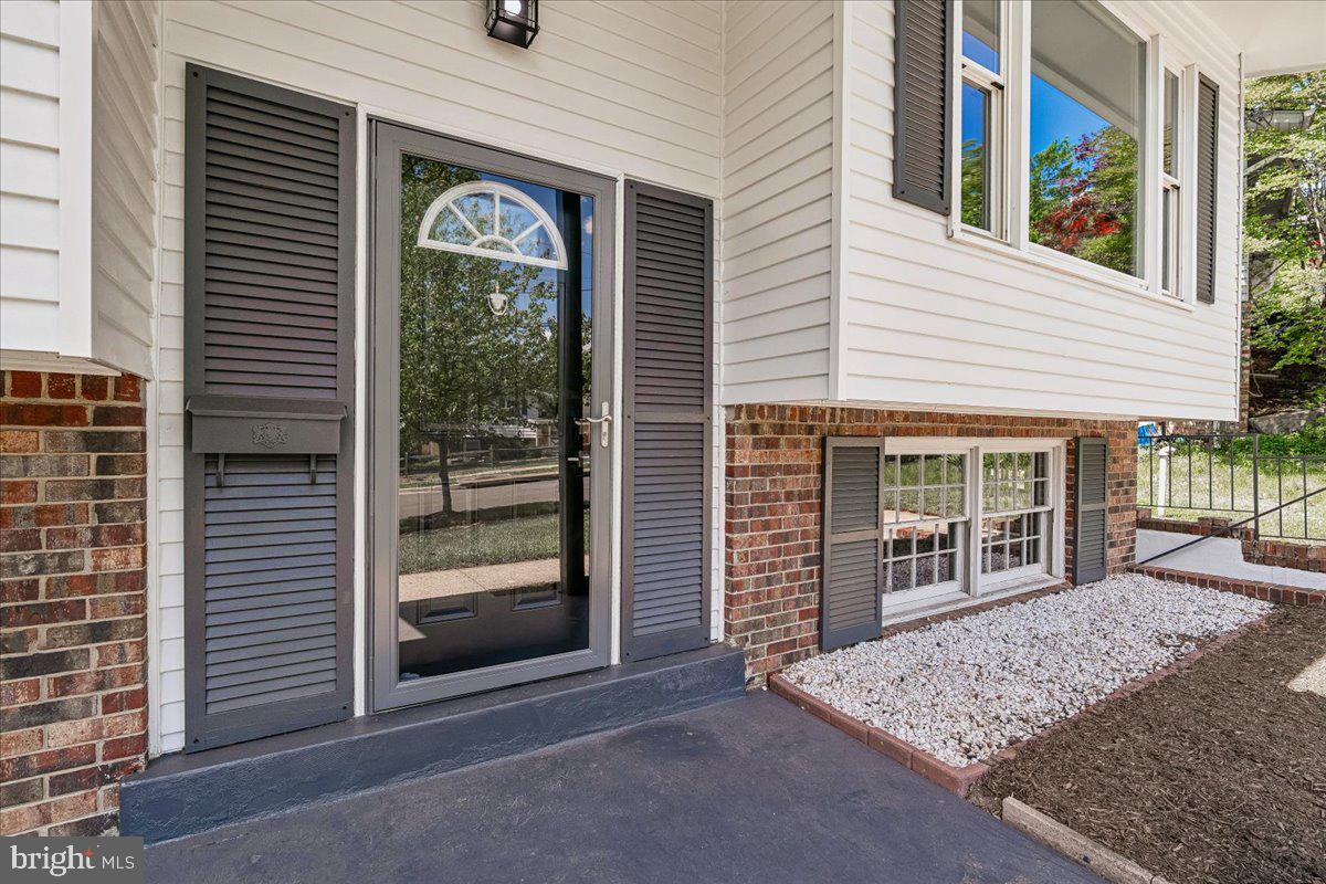 113 ROSEWOOD DRIVE