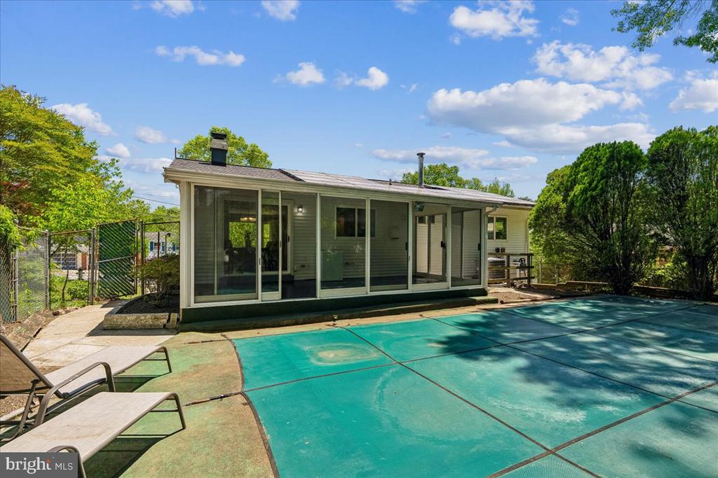 113 ROSEWOOD DRIVE