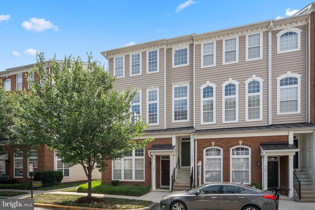 921 PINE FOREST LANE