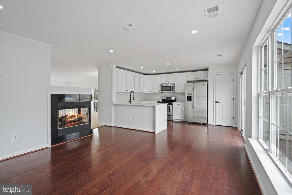 921 PINE FOREST LANE