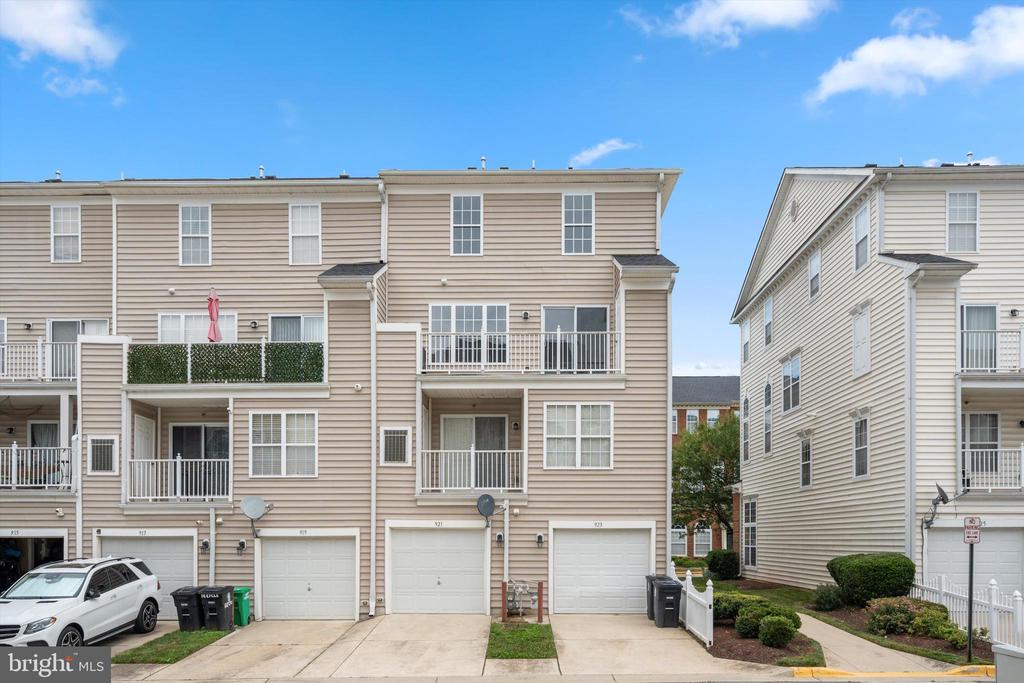 921 PINE FOREST LANE