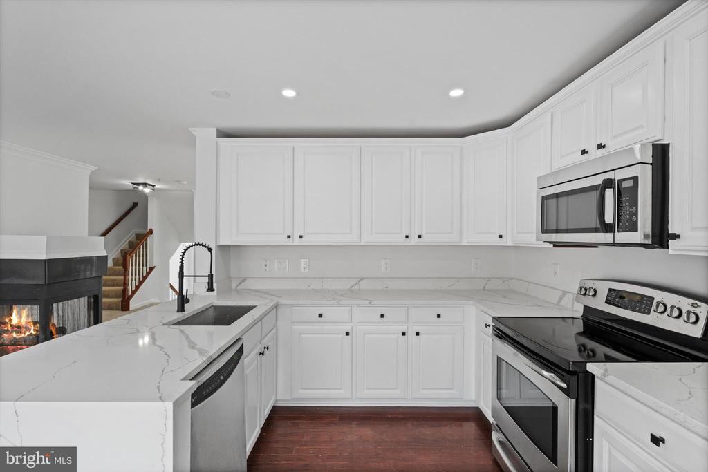 921 PINE FOREST LANE