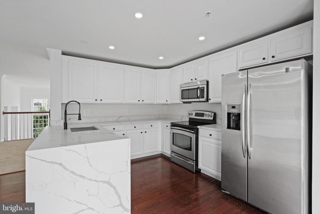 921 PINE FOREST LANE