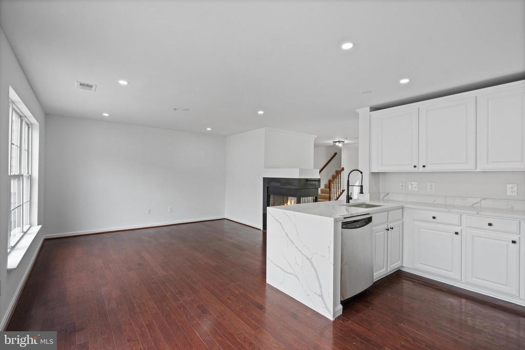 921 PINE FOREST LANE