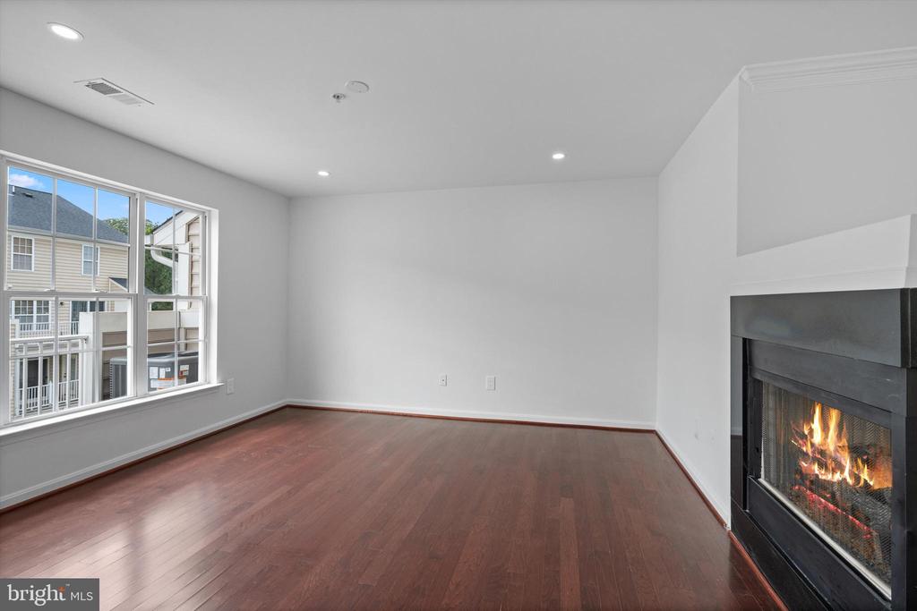 921 PINE FOREST LANE