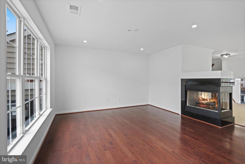 921 PINE FOREST LANE