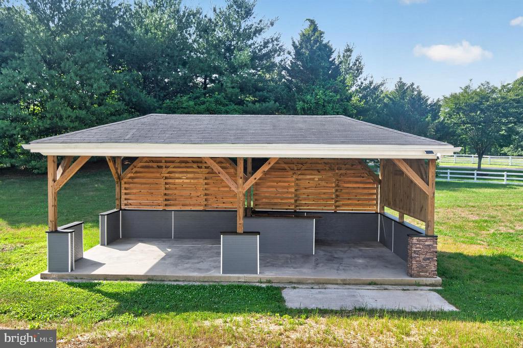 5304 DERBY MANOR LANE