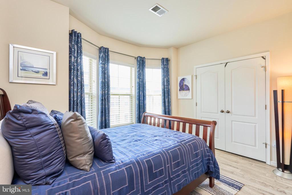 866 REGENTS SQUARE Unit: 336