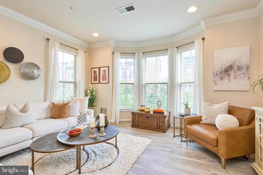 866 REGENTS SQUARE Unit: 336