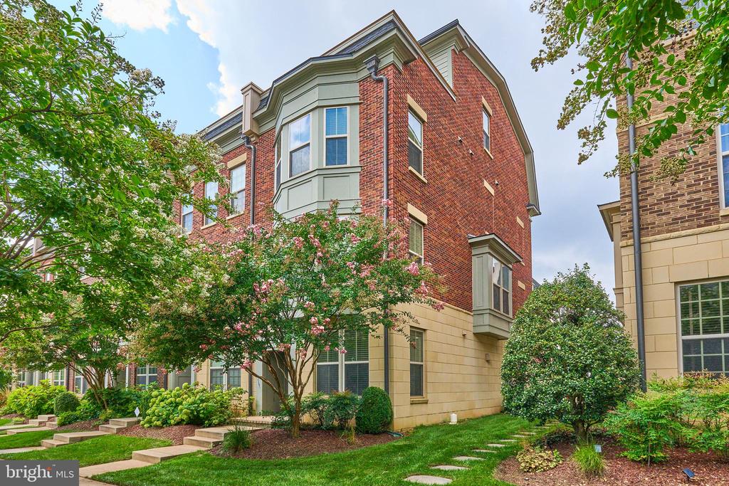866 REGENTS SQUARE Unit: 336