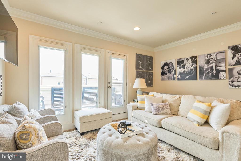 866 REGENTS SQUARE Unit: 336