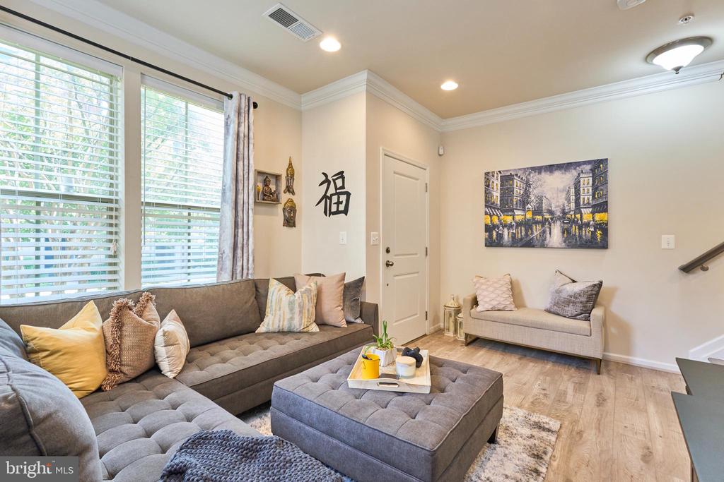 866 REGENTS SQUARE Unit: 336