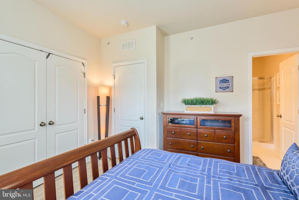 866 REGENTS SQUARE Unit: 336