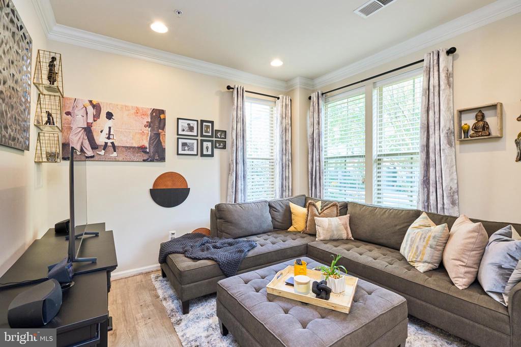 866 REGENTS SQUARE Unit: 336