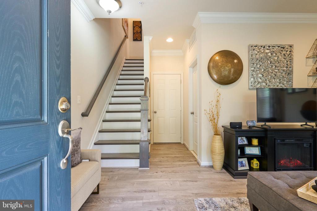 866 REGENTS SQUARE Unit: 336