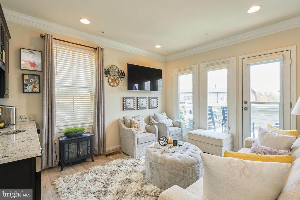 866 REGENTS SQUARE Unit: 336
