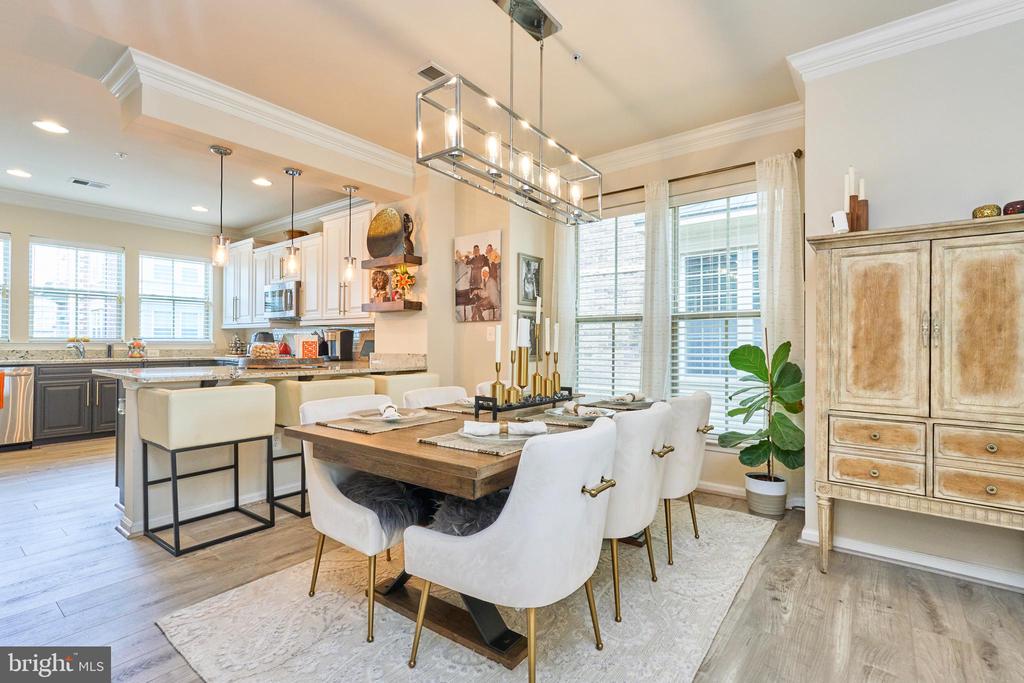 866 REGENTS SQUARE Unit: 336