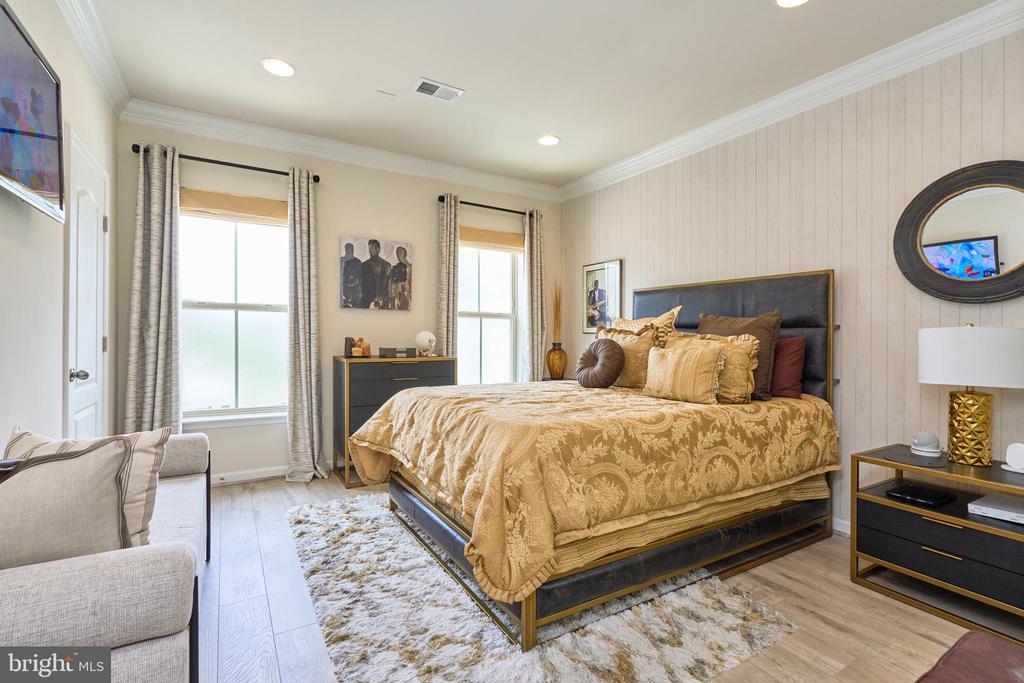866 REGENTS SQUARE Unit: 336
