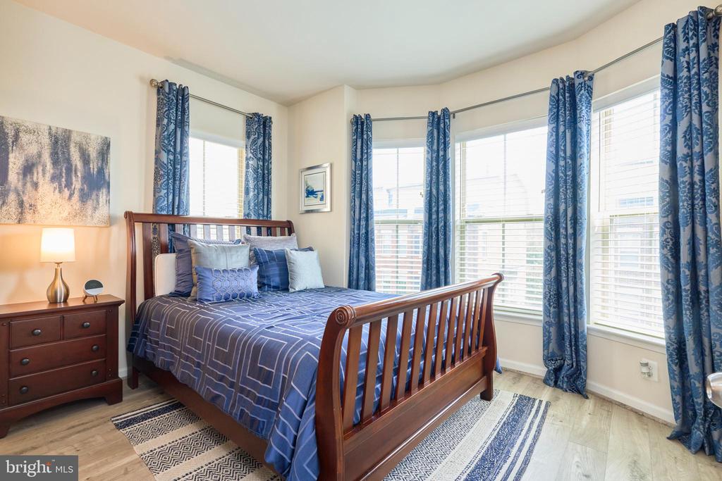 866 REGENTS SQUARE Unit: 336