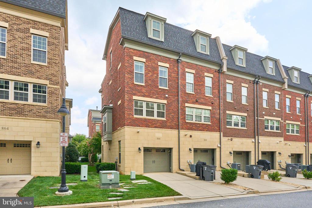 866 REGENTS SQUARE Unit: 336